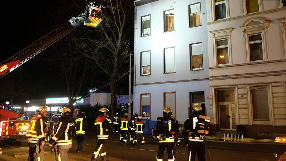 Bilder: Dachstuhlbrand auf der St. Töniser Straße