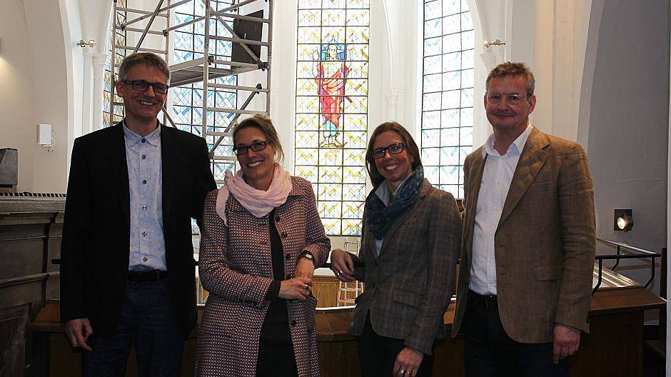  (v.l.): Wolfgang Döring, Anke Prumbaum, Christiane Münker-Lütkehans, Torsten Maes, Pfarrerinnen und Pfarrer der Ev. Kirchengemeinde Moers freuen sich auf die Wiedereröffnung der Stadtkirche. 