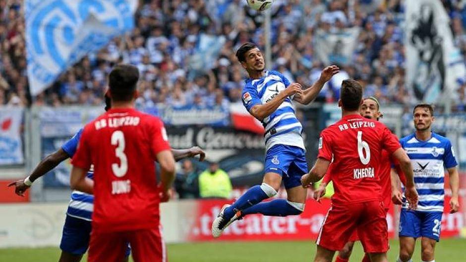 Voller Einsatz - da staunen auch die RB-Spieler......