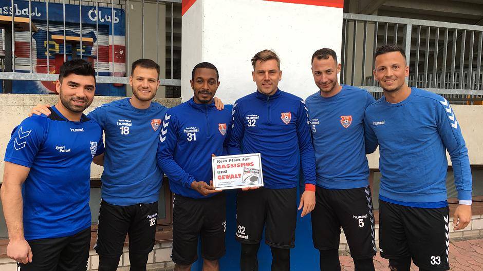 KFC-Spieler engagieren sich für Zivilcourage