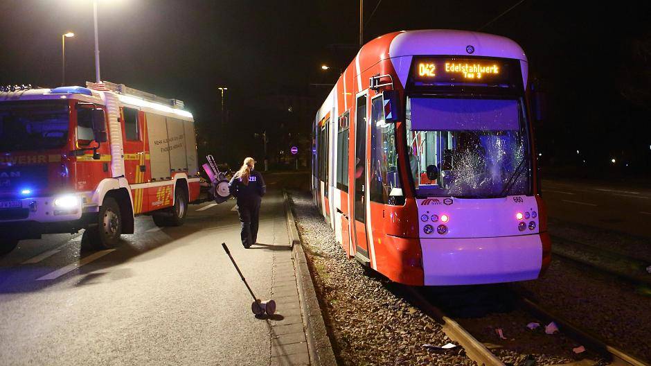 Betrunkener wird von Straßenbahn erfasst