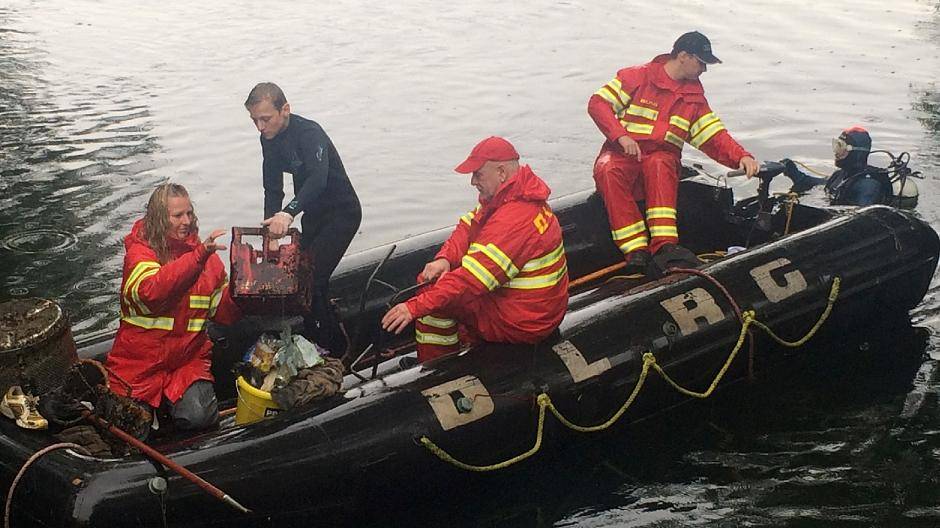 Taucher räumten im Bergsee auf
