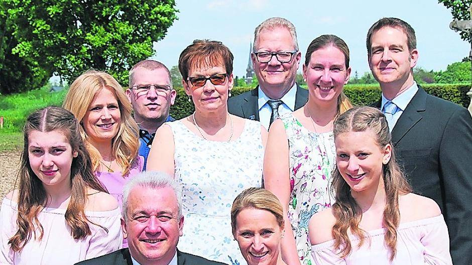 Der Hofstaat ist immer groß