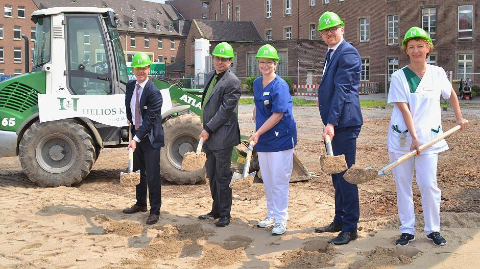 Mit Spatenstich zum Krankenhaus
