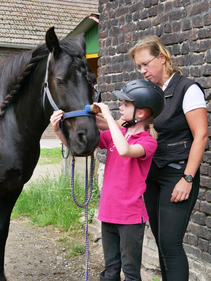Erfolgreiche Reittherapie für Kiara