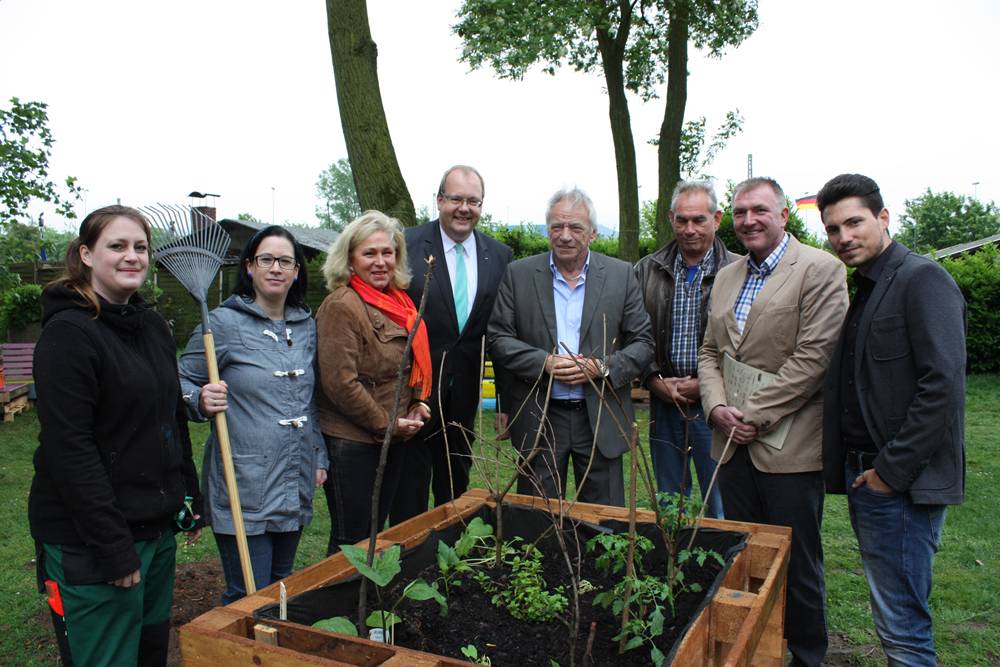 Stellten das Projekt vor (vl): Annbritt Wagner (Anleiterin GfB), Petra Valentin (Projektleiterin GEBAG), Ina Bisani (Prokuristin NRW.ProjektSoziales GmbH), Bernd Wortmeyer (Geschäftsführer GEBAG), Lothar Krause (Prokurist GfB), Rudi Huestegge (Mitarbeiter GfB), Oliever Vrabec (Teamleiter JobCenter) und Dennis Ifkovitz (Quartiersmanagement GEBAG).