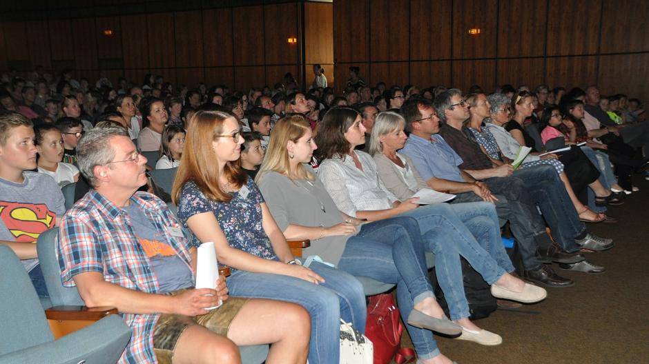 Die neuen KlassenlehrerInnen warten gespannt auf ihre neuen...