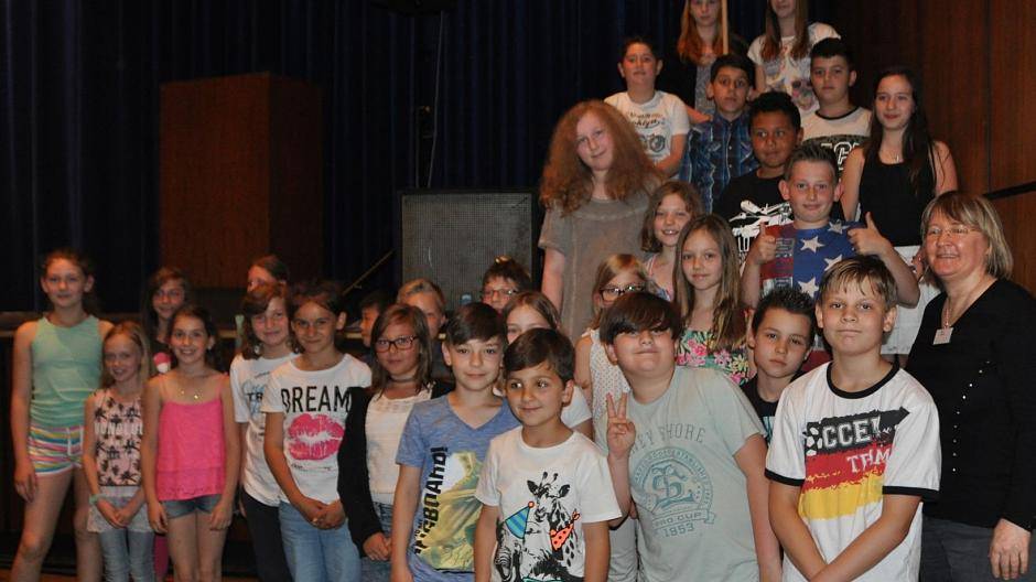 Die „5f“ mit Klassenlehrerin Karin Larsen (Lehrerin Ulrike Freitag fehlt auf dem...