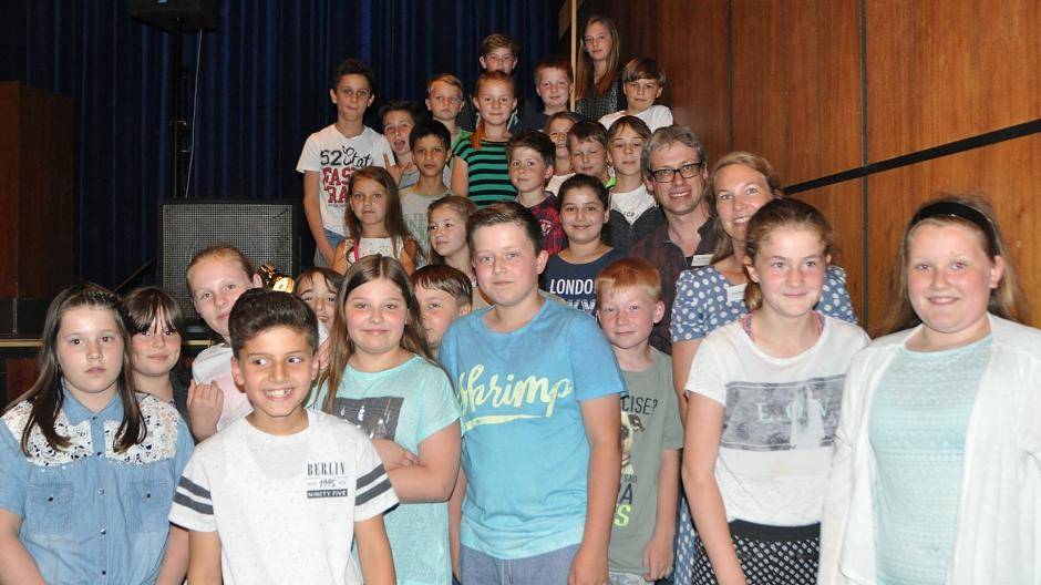 Die „5d“ mit den Klassenlehrern Katharina Strüve und Gerhard...