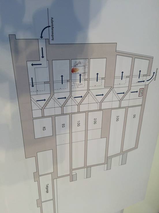  Plan des rauchsicheren Treppenhauses: Um Außenluft ansaugen zu können, müsste ein Rohr durch die an dieser Stelle 2,50 Meter dicke Bunkerwand gelegt werden. 