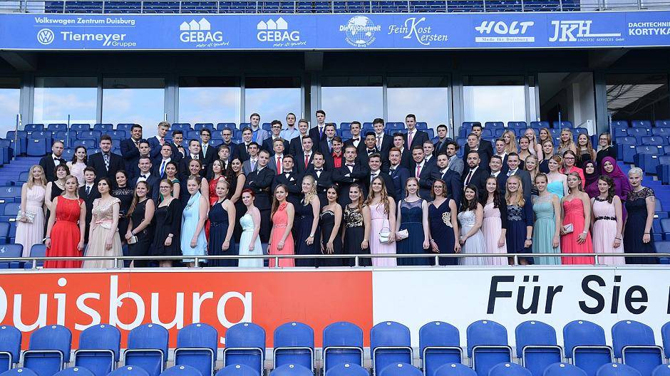 Gymnasium Rheinkamp Europaschule Moers. In festlichem Rahmen überreichte der...