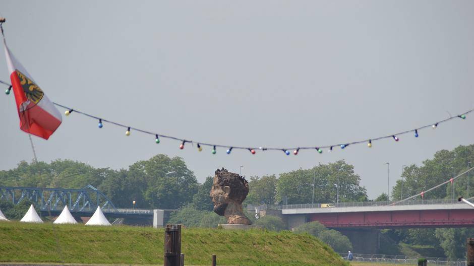 Ein Blick vom Steiger Schifferbörse aus zum neuen Ruhrorter...