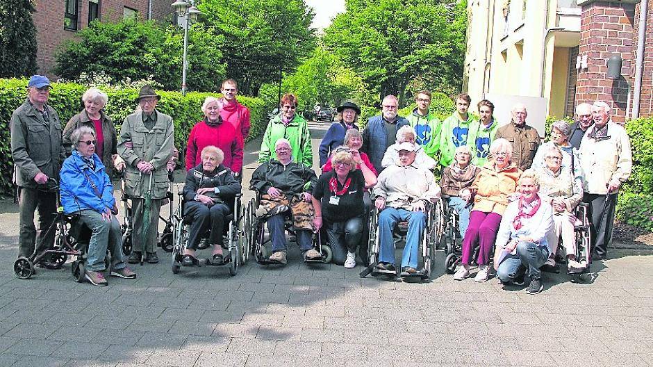  Der Heimatkreis Lank führte Bewohner des Malteserstift Sankt Stephanus durch den Lanker Ortskern. 
