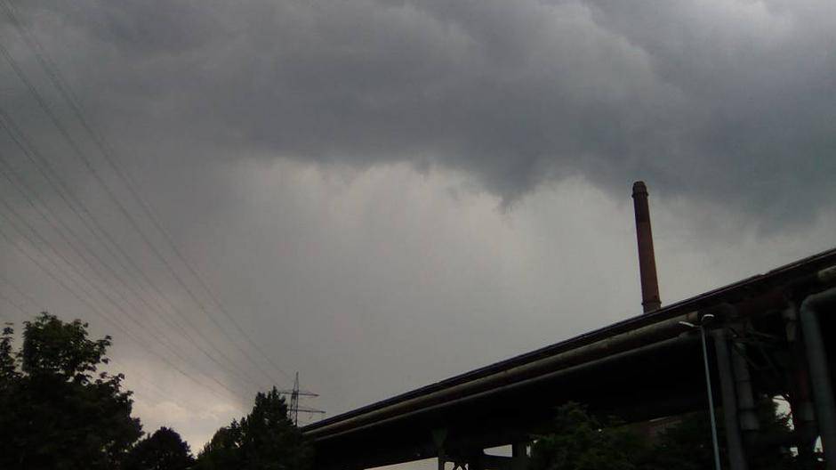 Leser haben uns Fotos vom Unwetter am Dienstag geschickt.