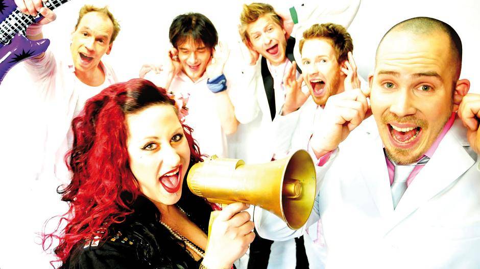 SamDee! wissen, wie man Stimmung macht. Sie spielen beim großen Samba- und Latin-Abend...