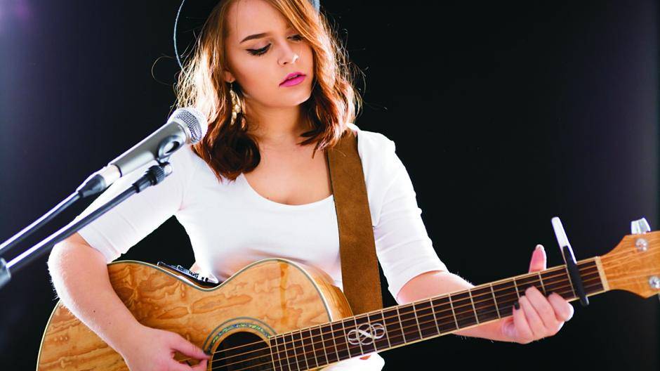 Die Singer-Songwriterin Angelika Kalke aus Neukirchen-Vluyn weiß mit eigenen Songs - ab...