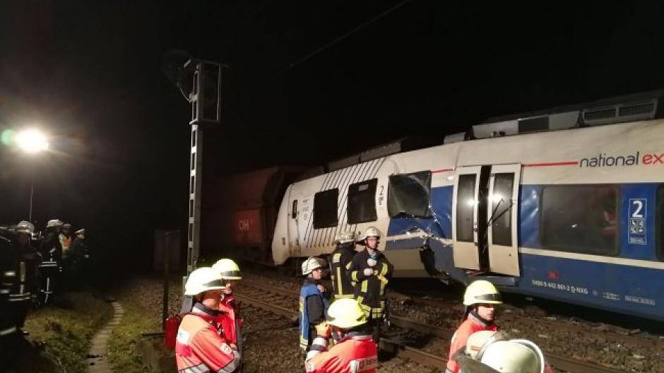  155 Personen befanden sich im Zug, 41 wurden leicht verletzt, drei mittelschwer, drei schwer. 