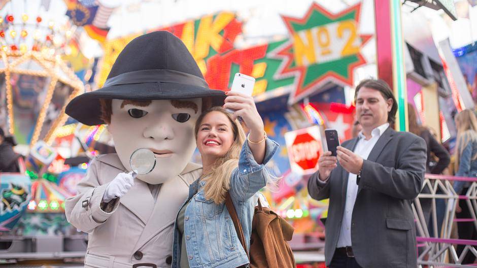 Auf einer erstmals eingesetzten großen LED-Leinwand am Hortenkreisel wird ENNI die...