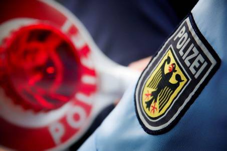 Fahndung läuft: Fahrer verletzt Radler (16) und flüchtet