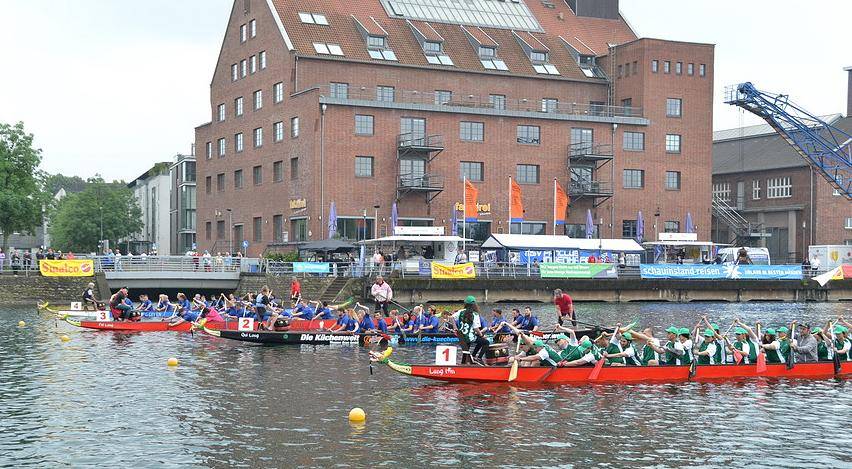 Erst ab Startsignal wurden voll in die Paddel...