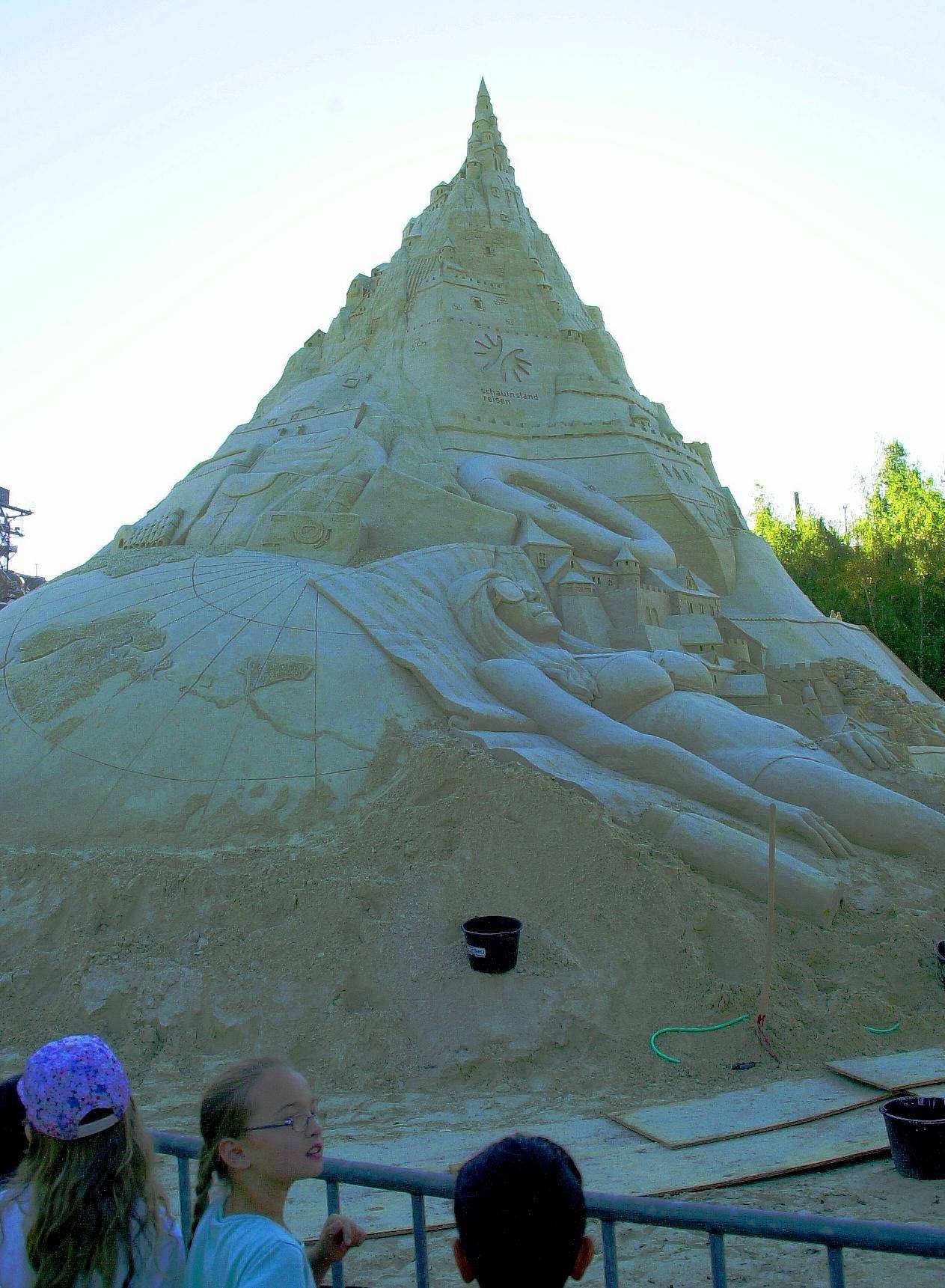 Auch eine Badenixe konnte sich dem Charme der Burg nicht...