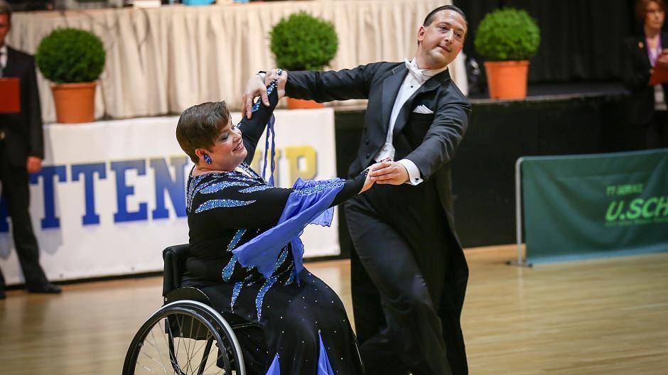 Thomas und Eva Hassa tanzen auf Top-Niveau. Nun brauchen sie dringend einen neuen Sportrollstuhl.