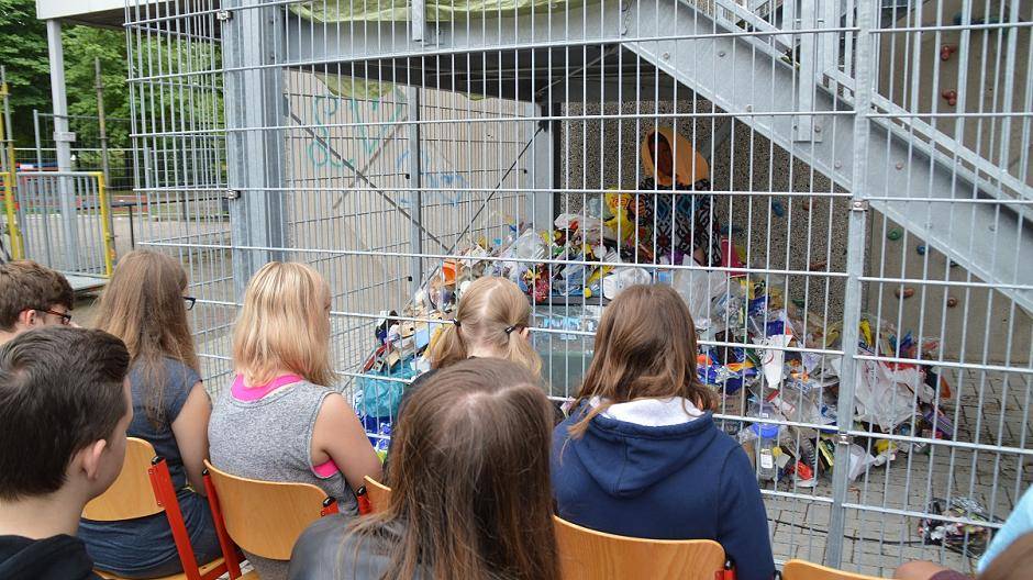 Mit ihrer Installation wollen sie auch andere Schüler für die Problematik...