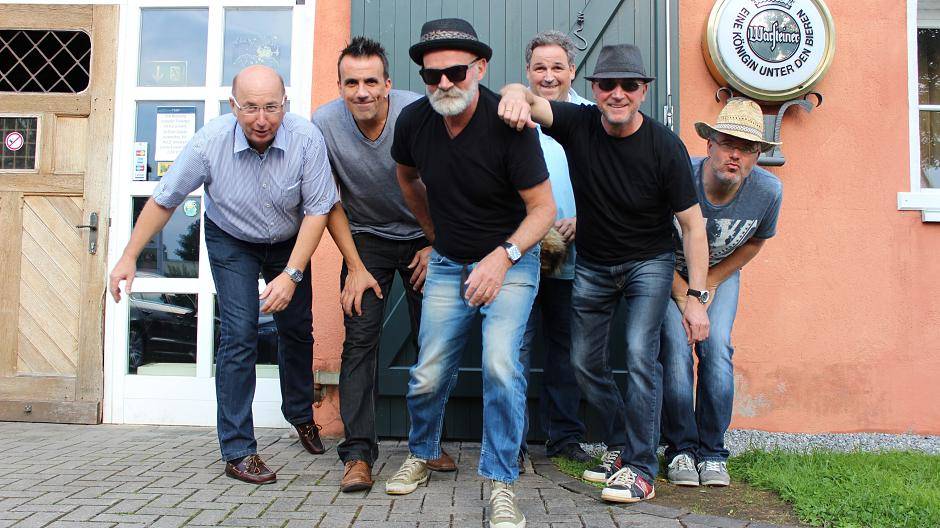 Die Backbeats spielen von 14.30 bis 17.30 Uhr auf der Bühne bei...