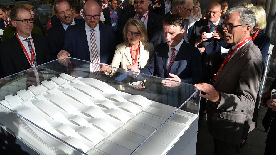 OB Sören Link, Ute Möbus, DB Station&amp;Service AG, Minister Michael Groschek und...