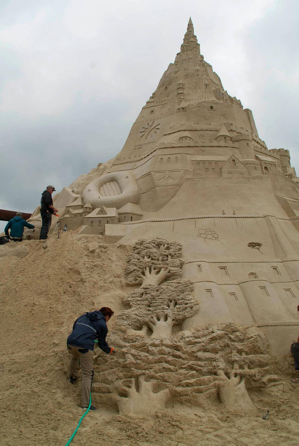 ....bis zu Bäumen erstreckt sich das...