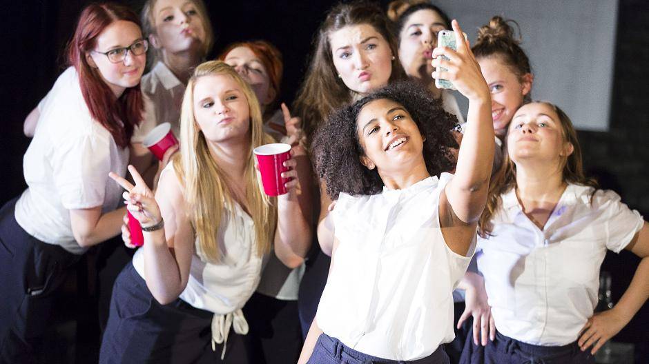 "Mädchen wie die": Wenn die Gruppe ein Opfer findet