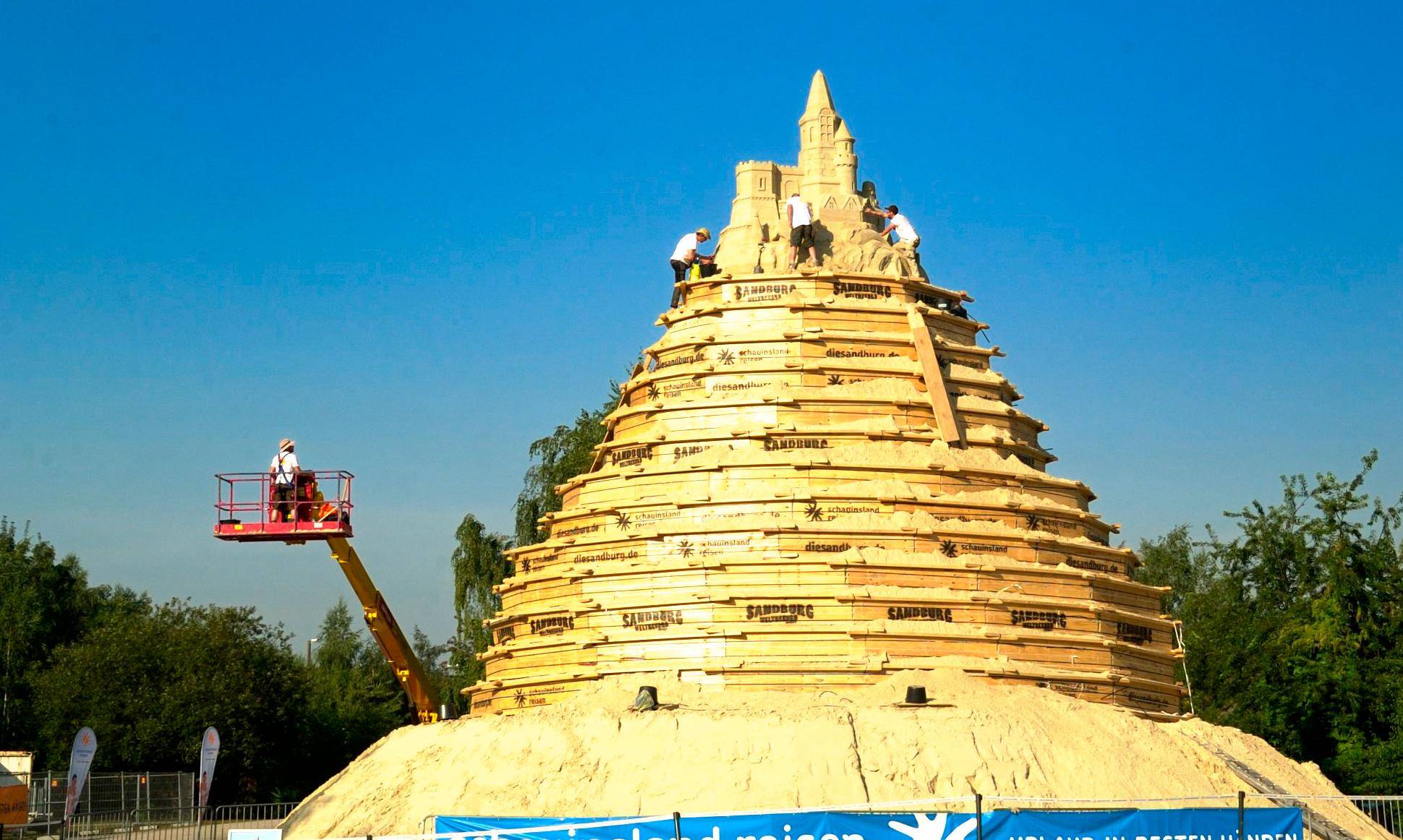 Duisburger Sandburg lockt das Publikum
