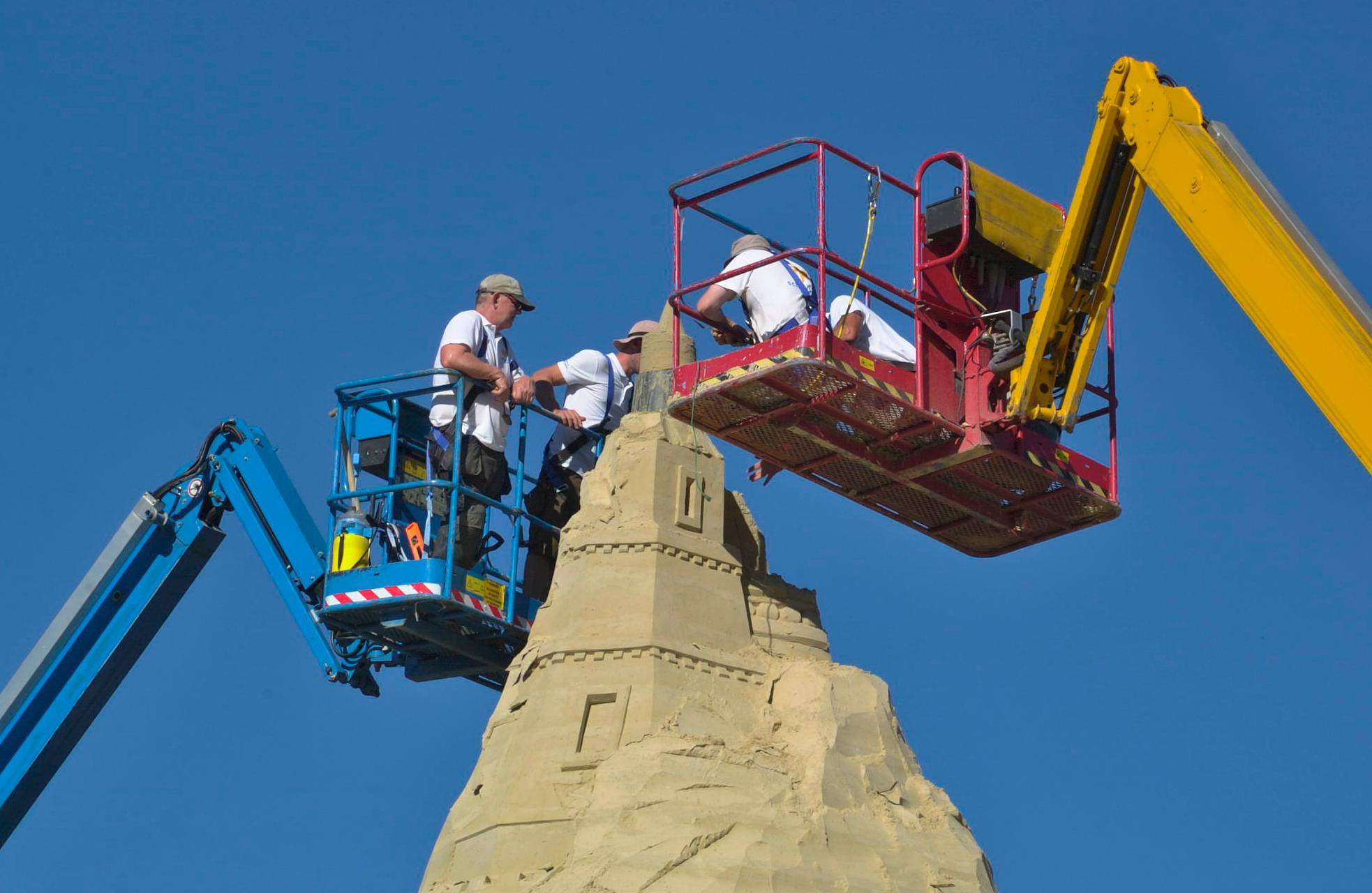Da die "Plattformen" auf denen die Künstler bislang stehen konnten, zum Großteil schon...