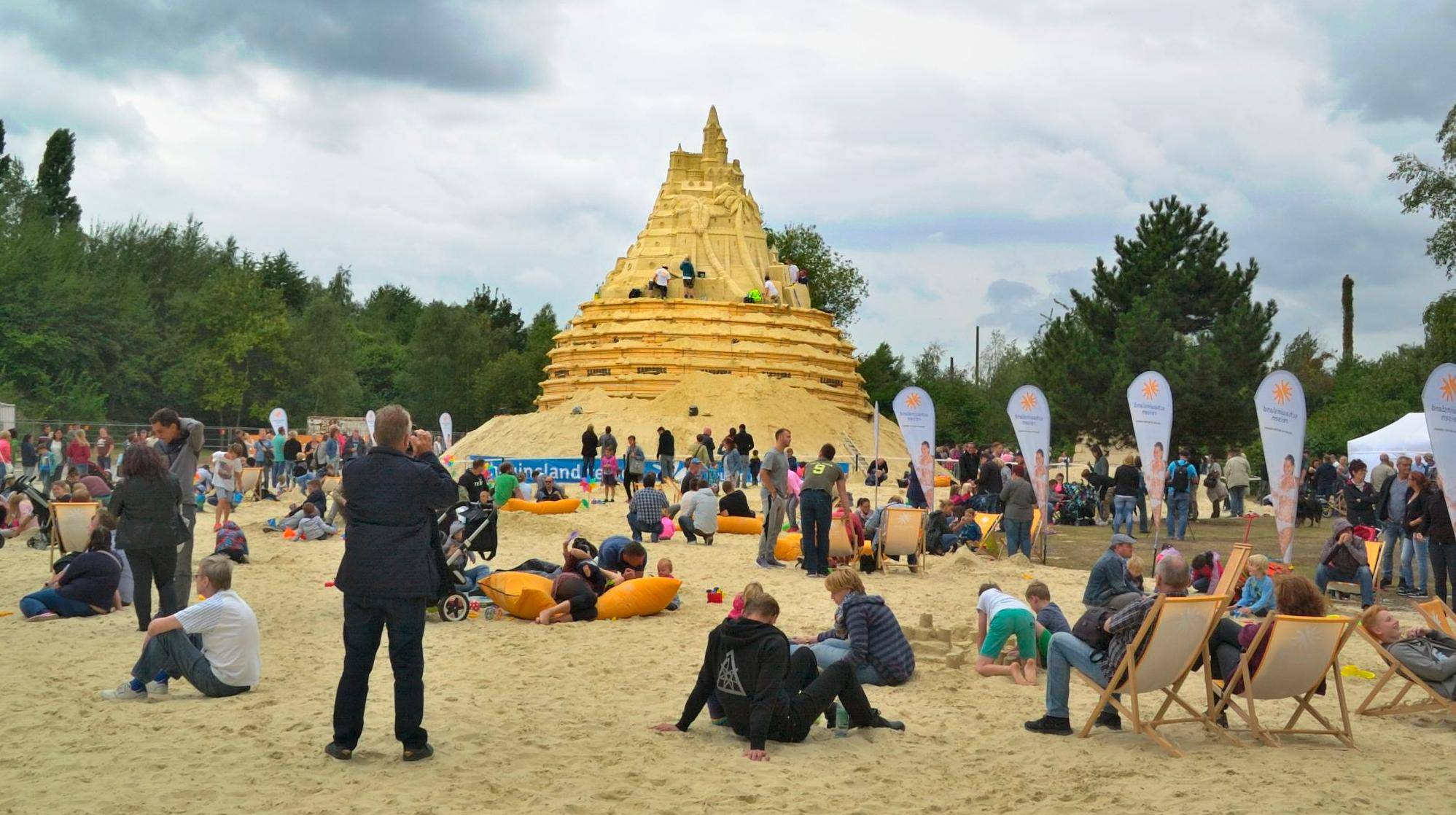 Sandburg lockt nach Duisburg-Meiderich