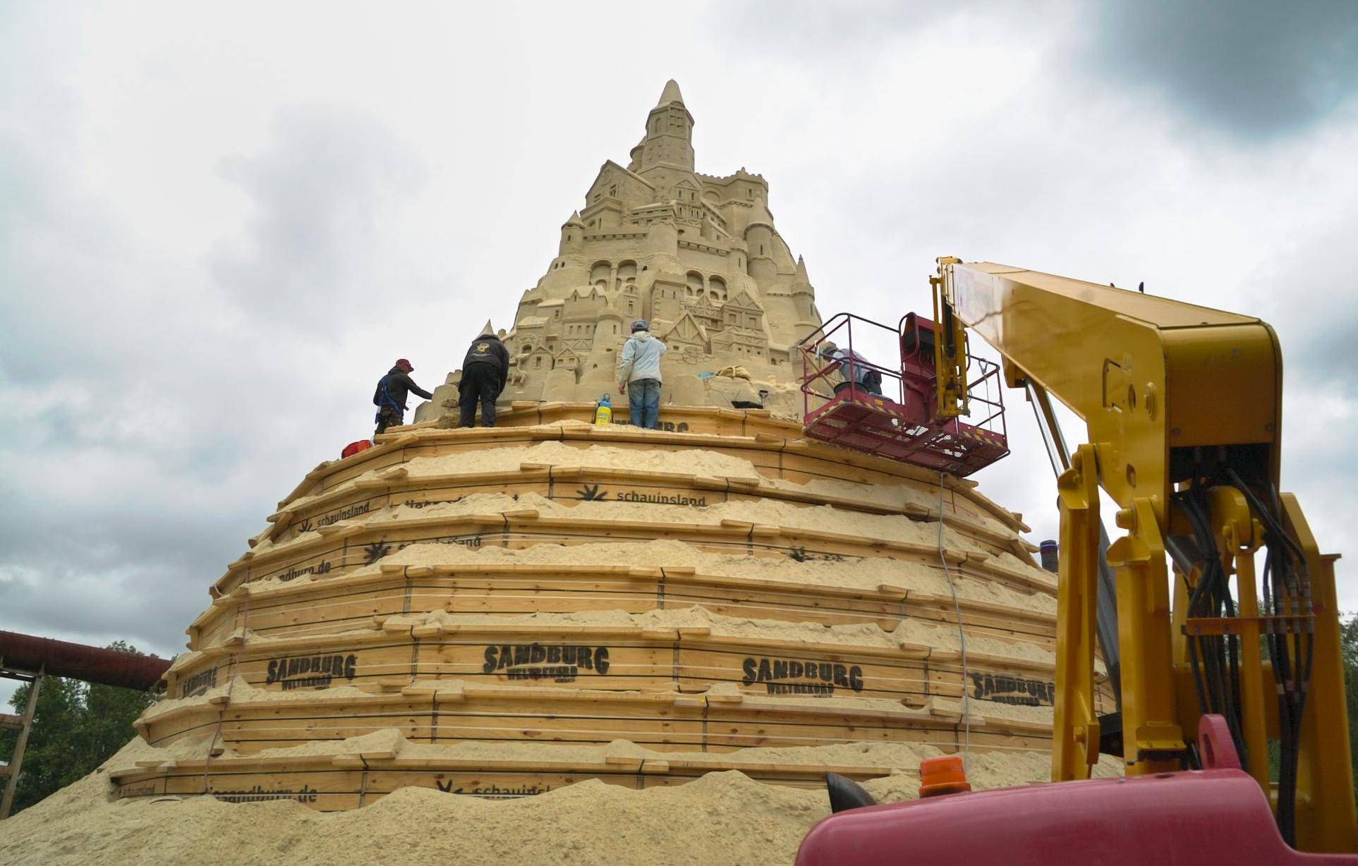 Die Gestaltung ist überaus...