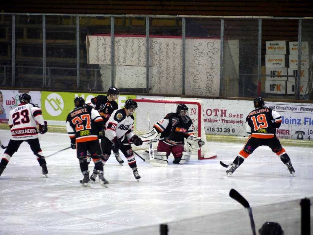  Die Begegnungen zwischen dem Neusser EV und den Dinslakener Kobras wird sicher eine spannende Sache. 
