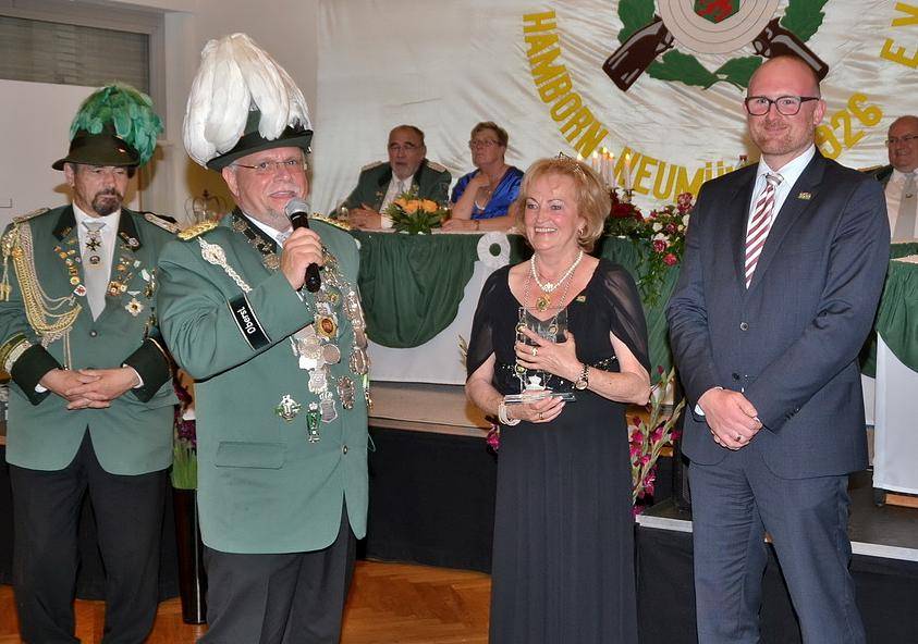 Auch Oberbürgermeister Sören Link wurde geehrt ( hier mit dem dem Königspaar 2015/16,...