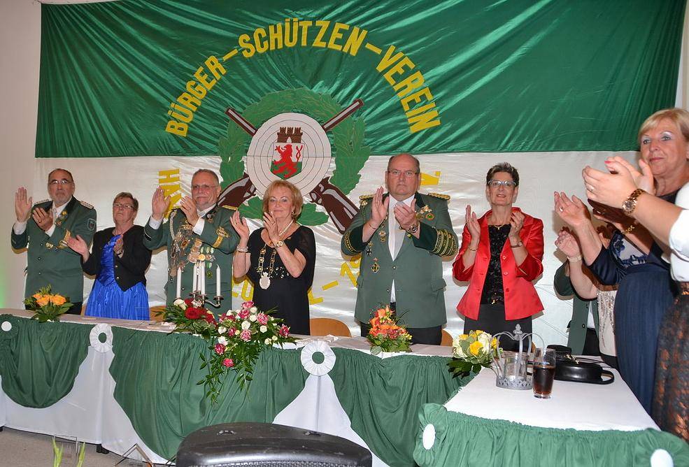 Dafür gab es nicht nur vom Podium kräftigen...