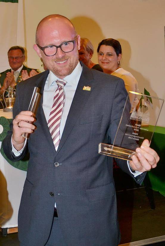 Da war dann auch der Wurm drin, denn auch das Geschenk des Schützenvereins an den...