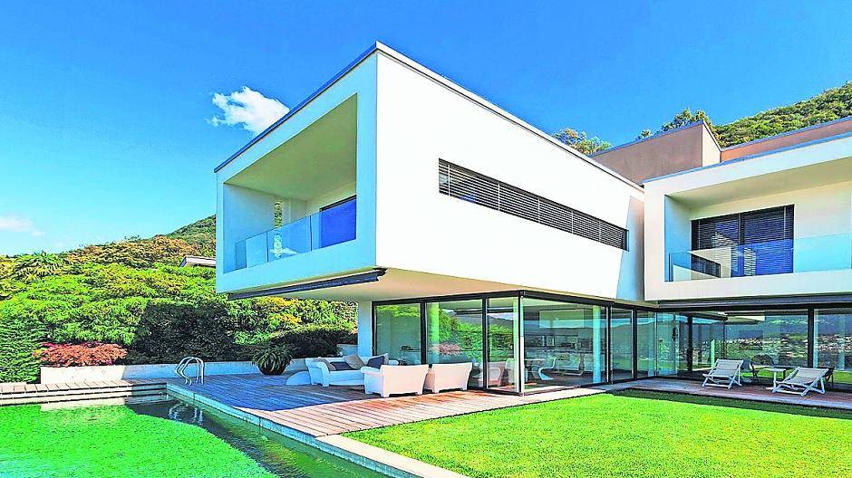 Fenster und Türen eines Hauses sind für Einbrecher Angriffspunkt Nummer eins. Mit dem selbsthemmenden Getriebe kann man Einbruchsversuche schon im Keim ersticken. Foto: epr/©alexandre zveiger_Fotolia