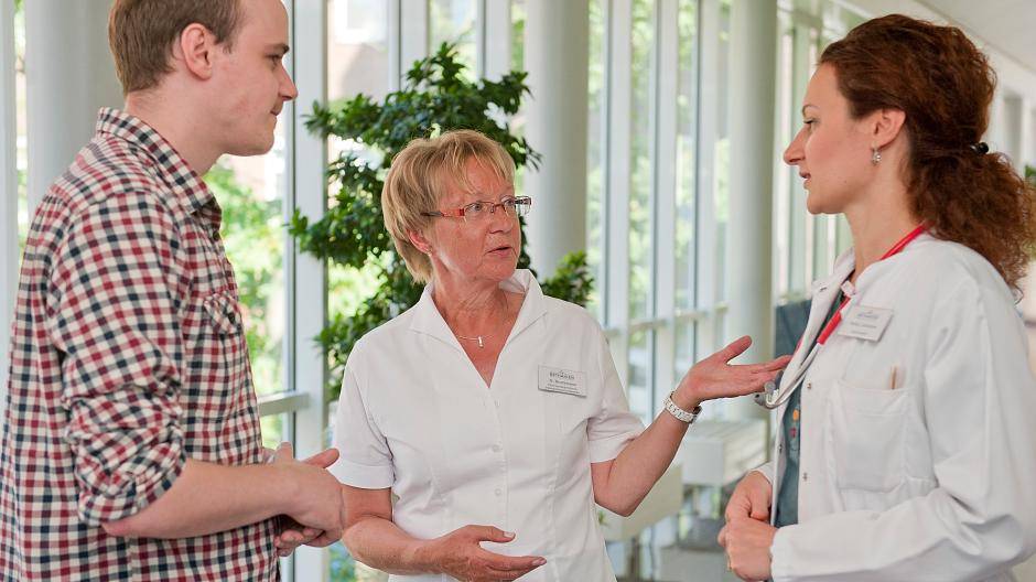 Spagat zwischen Lob und Tadel