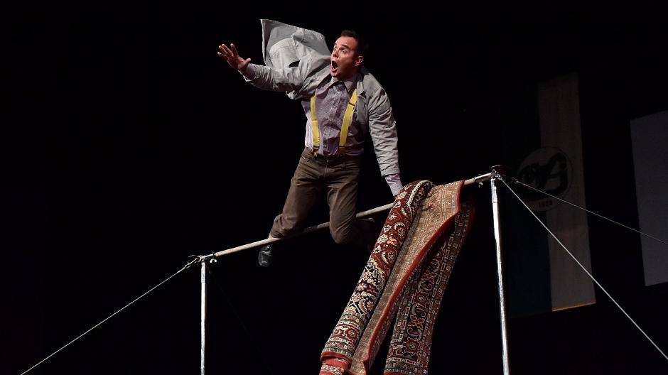  Mit einer Spur Waghalsigkeit kommt Rainer Stanke. 