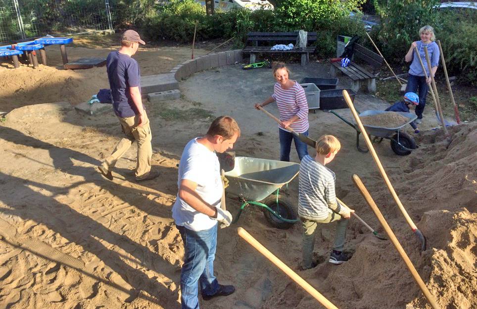 Engagierte Bürger bringen alten Spielplatz auf Vordermann: Jetzt macht das Toben wieder Spaß!