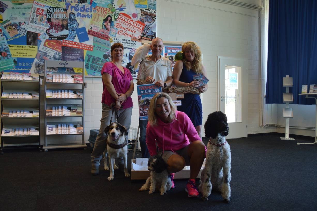Ute Witkowski, Martin Poettgen vom Papageien Park Bochum, Susanne Gonzalez und Simone Spooren vom Hundezentrum Niederrhein freuen sich auf die Messepremiere.