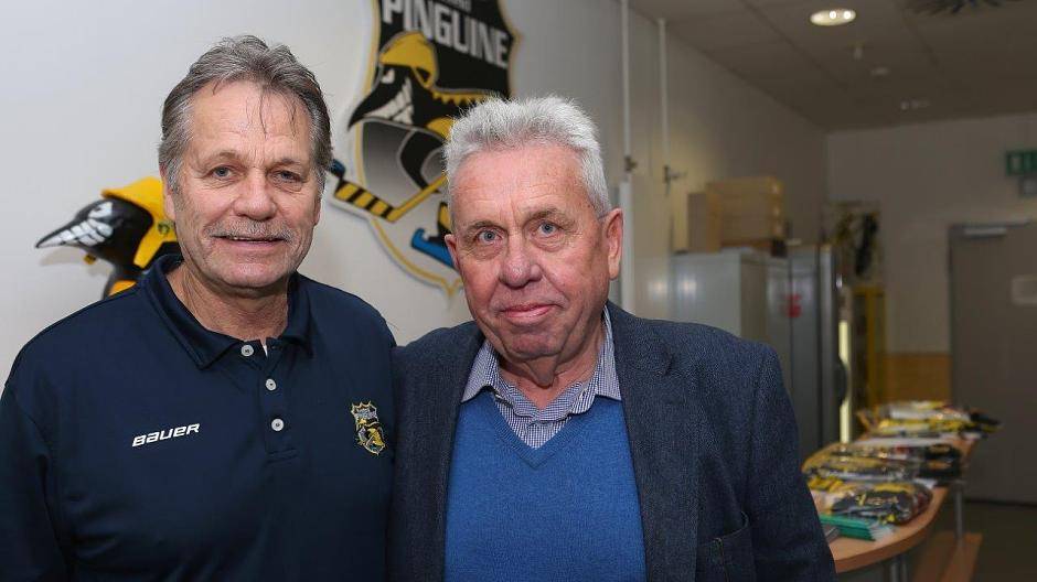 Bilder der ersten Pressekonferenz