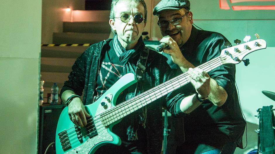 Party in den Kneipen, spanisches Flair davor