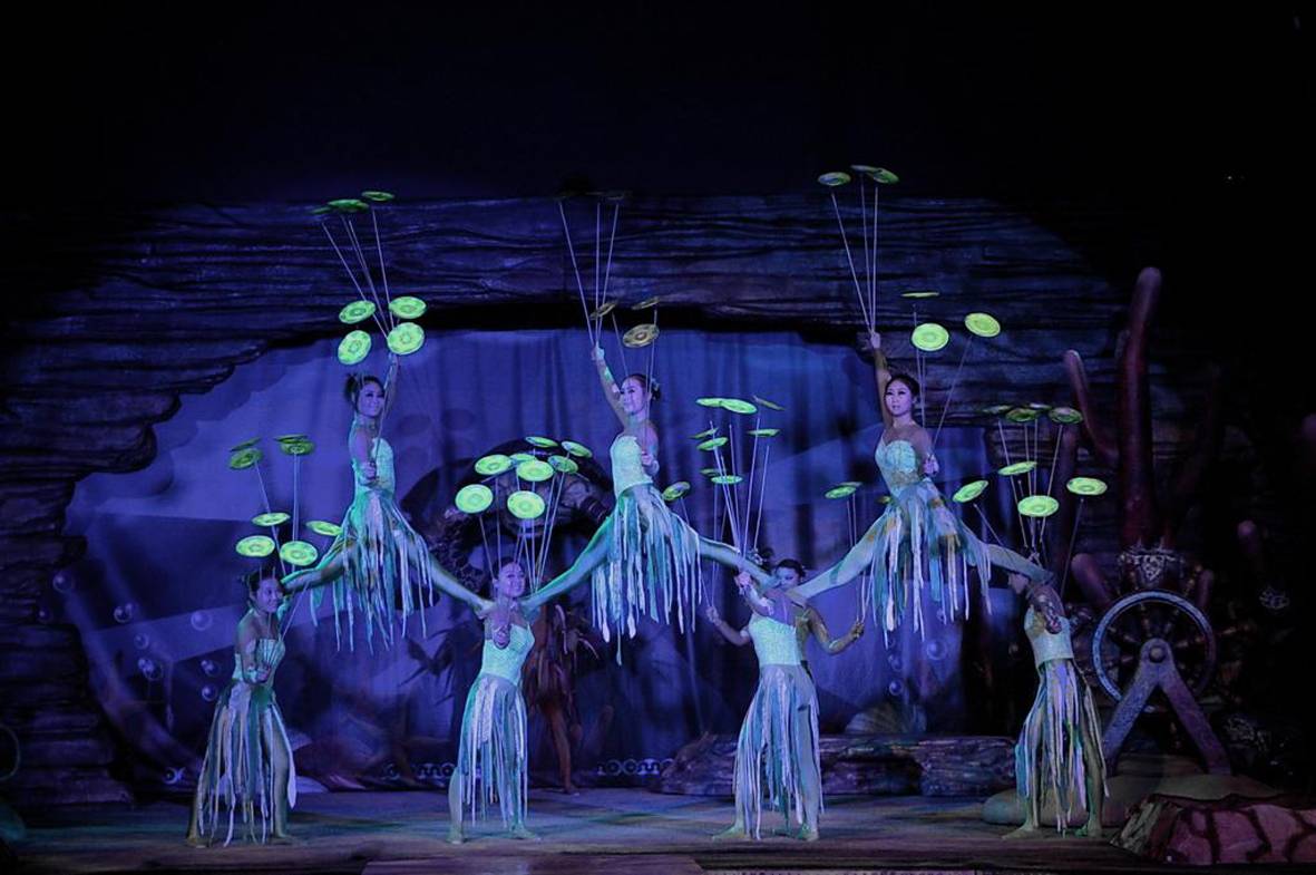 Ab heute: Circo Aquatico macht im RheinPark halt: Die Wunder-Wasser-Show