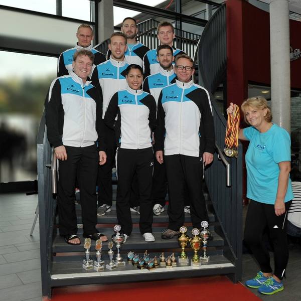  Zum Team „Sport &amp; Bäder Niederrhein“ gehörten neben Bürgermeister Christoph Fleischhauer und Dirk Hohensträter, Geschäftsführer der ENNI Sport &amp; Bäder, außerdem: Benjamin Beckerle, Ottmar Weber (beide ENNI), Robin Galler (Krefeld), Pascal Luppa (Kamp-Lintfort) und Holger Luppa (Hückelhoven).  