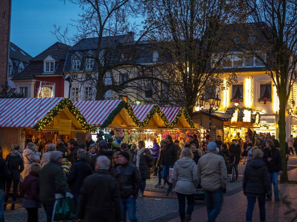 Idyllisches Ambiente und freundliche Menschen machen den Moerser Weihnachtsmarkt aus.