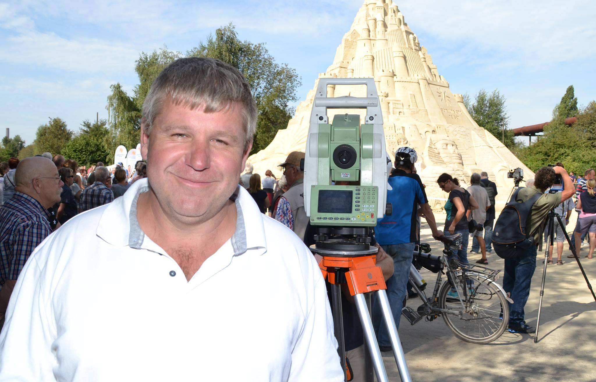 Fürs rein technische war er der Mann der Stunde: vereidigter Vermessungsingenieur Fritz...